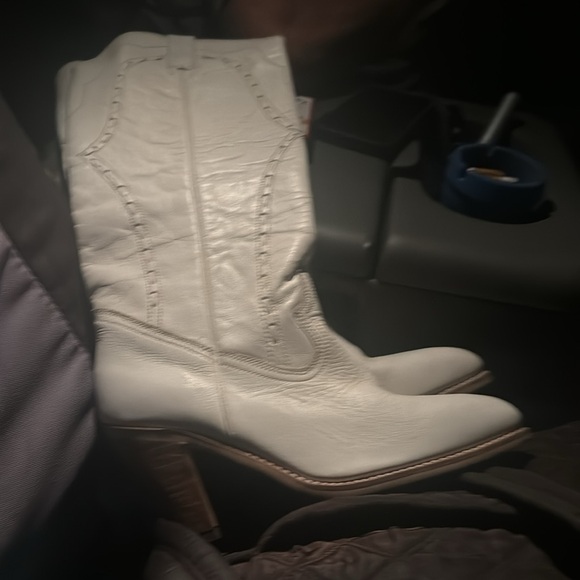 Super cool vintage boots I have a ton more on sale in my closet - Picture 3 of 3